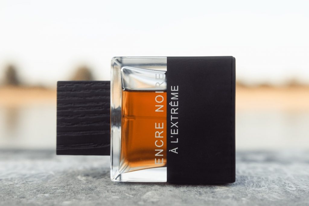 Lalique Encre Noire A L'Extreme bottle sideways